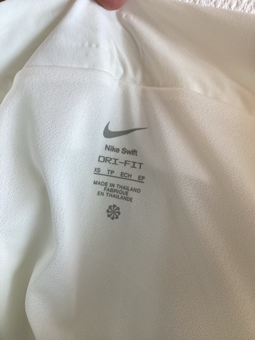 Nike Swift Dri-FIT Mid Rise 2.5" Shorts Women's HQ0638-133 Size XS NWT - Picture 4 of 11